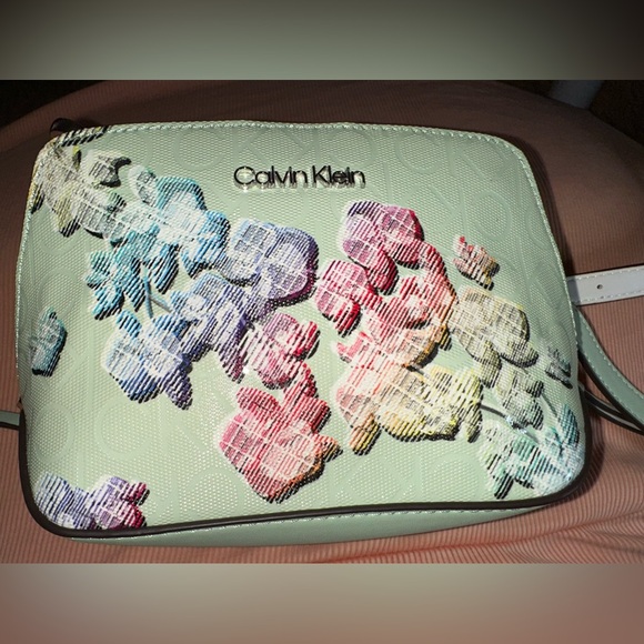 Calvin Klein Lucy Triple Compartment Shoulder Bag/crossbody bag - Picture 4 of 16